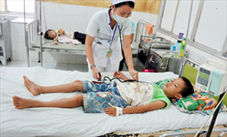 Báo động số ca mắc sốt xuất huyết tăng vọt gấp 4 lần ở Hà Nội