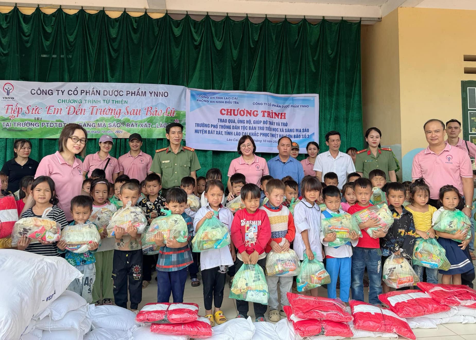 Tiếp sức em đến trường sau bão lũ